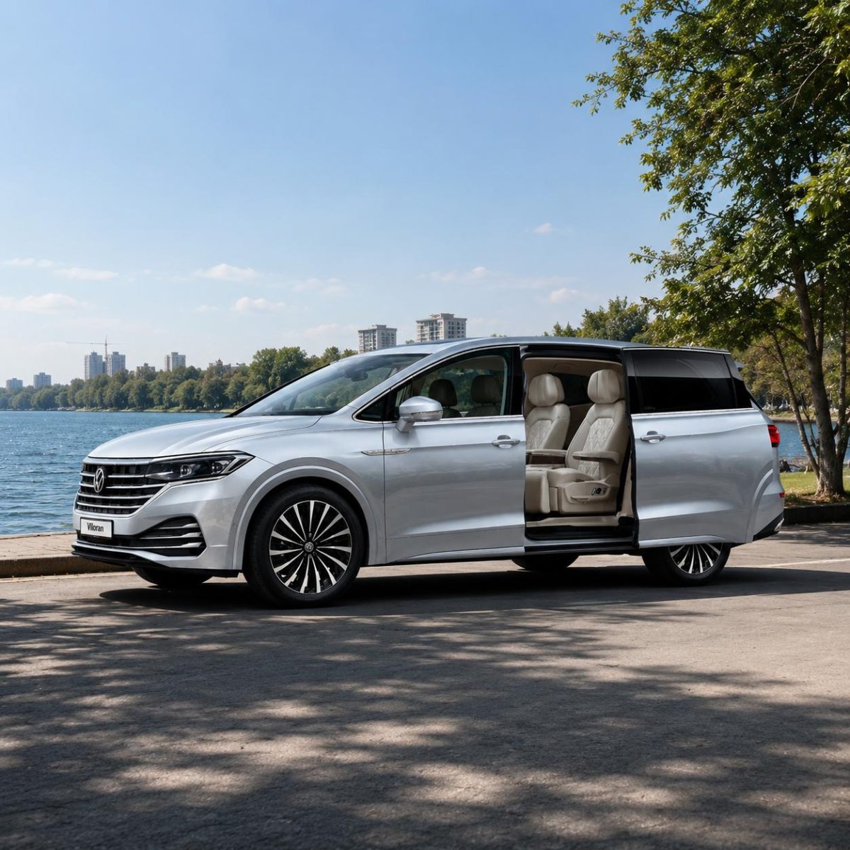 Volkswagen Viloran màu bạc, mẫu MPV hạng thương gia cao cấp với thiết kế sang trọng tại Volkswagen Phú Mỹ Hưng.