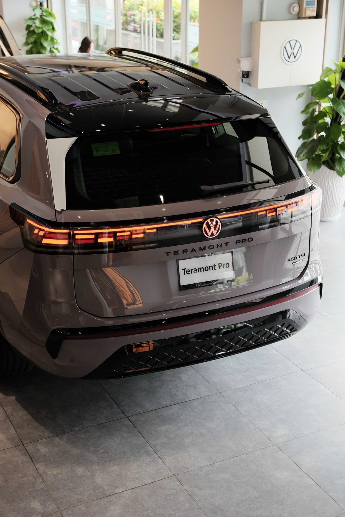 Các dòng xe trưng bày tại Volkswagen Phú Mỹ Hưng trong ngày chụp.