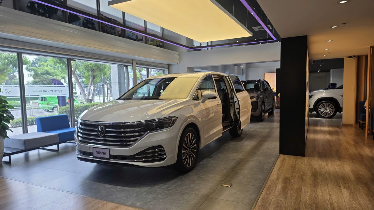 Không gian trưng bày và tư vấn tại showroom Volkswagen Quận 7, Phú Mỹ Hưng.