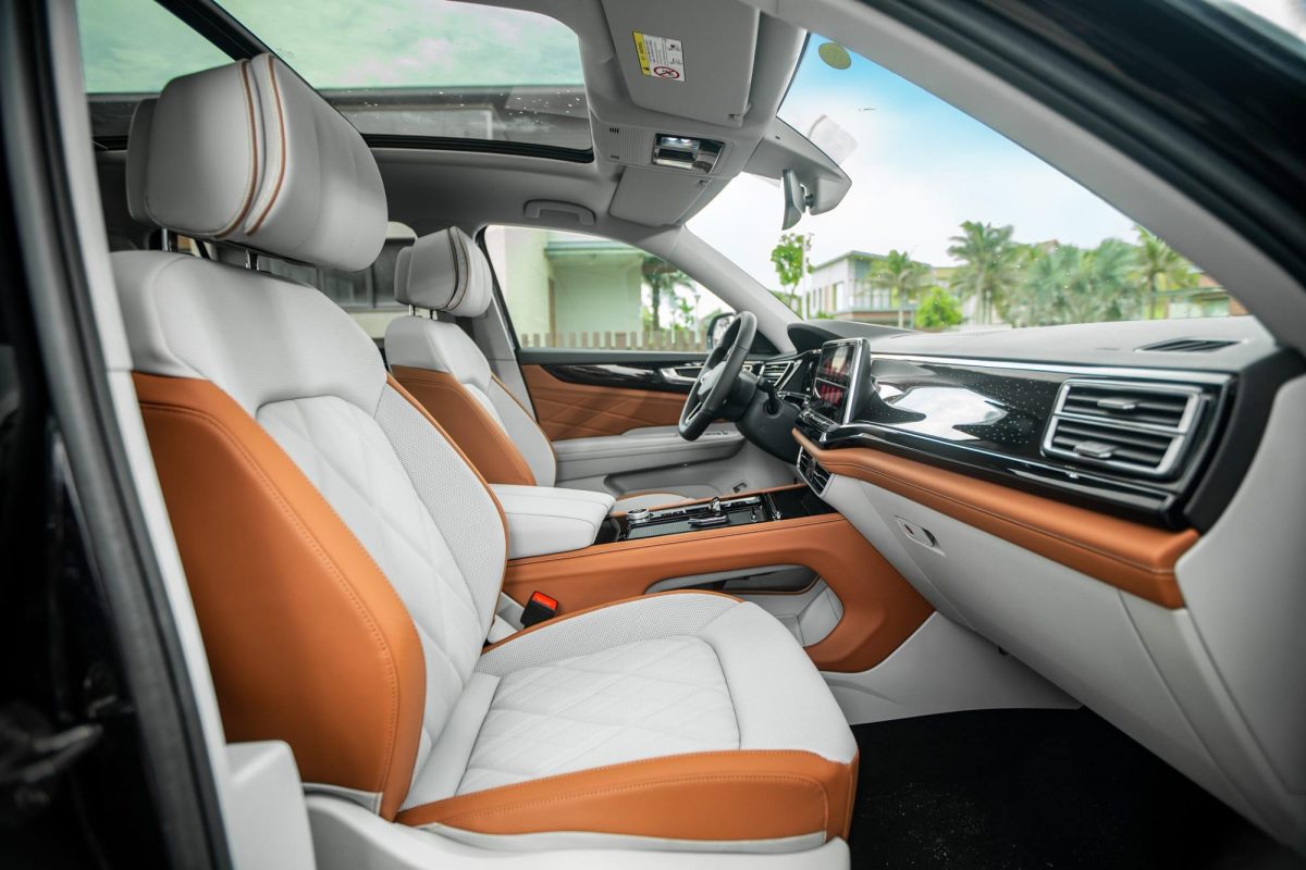 Không gian ghế ngồi Teramont President tại showroom Volkswagen Quận 7.