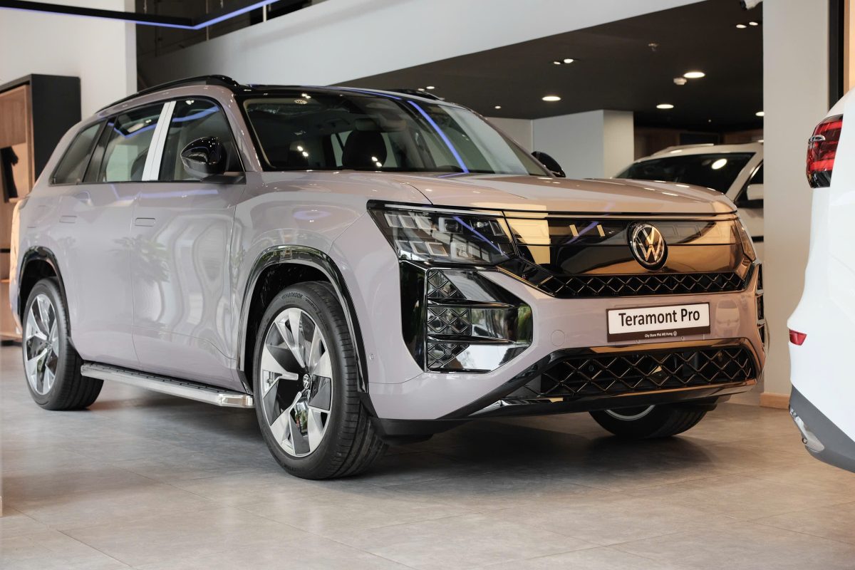 Volkswagen Temramont Pro đang được trưng bày tại showroom VW Phú Mỹ Hưng - Quận 7 - Có sẳn xe lái thử
