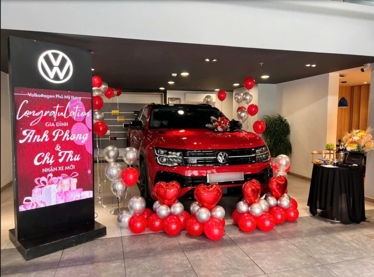 Lễ bàn giao xe Volkswagen tại showroom Volkswagen Phú Mỹ Hưng